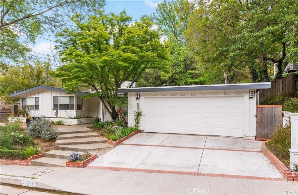 Photo of Listing #SR25208170