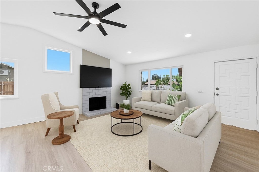 Photo of Listing #IV25212619