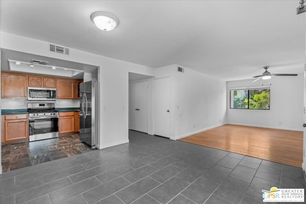 200 E Racquet Club Road # 45, Palm Springs