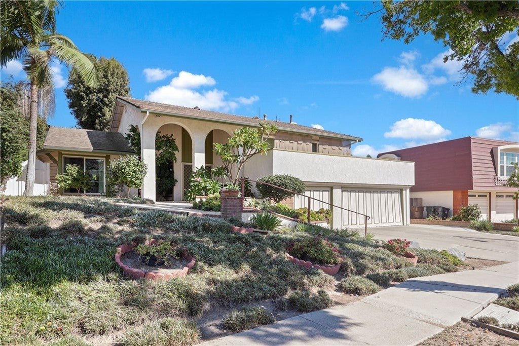 Photo of Listing #OC25200209