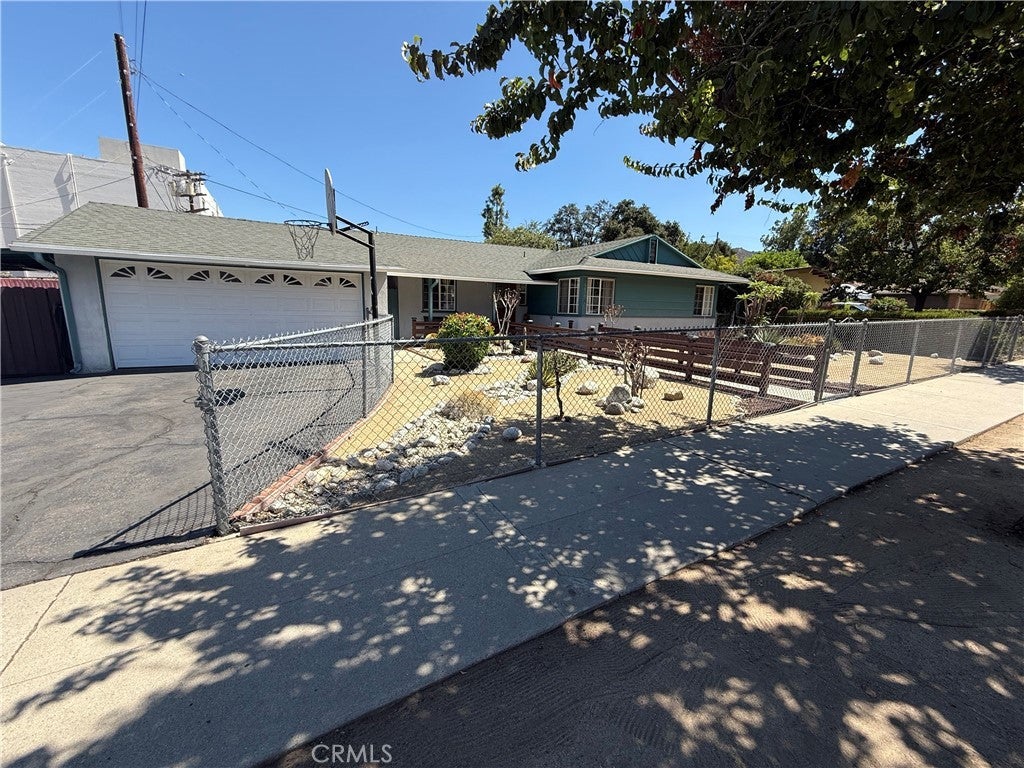 Photo of Listing #IV25214597