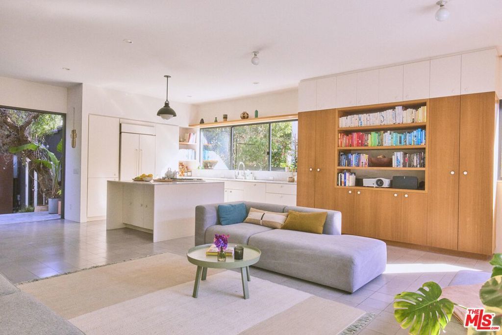 Photo of Listing #25589241