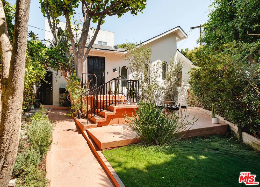 Photo of Listing #25590297