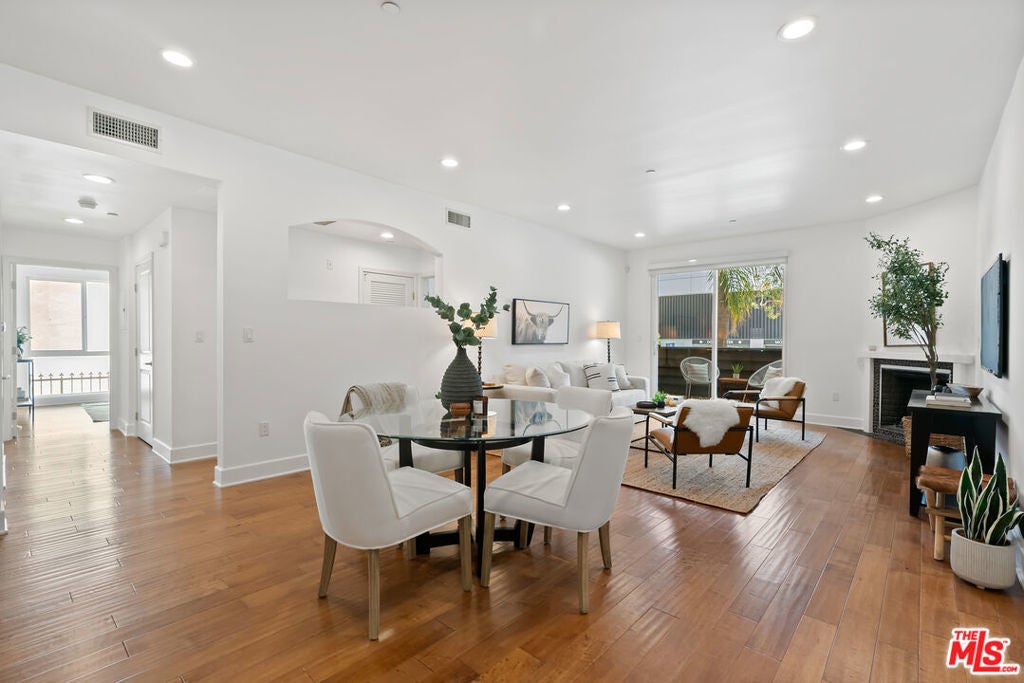 Photo of Listing #25590851