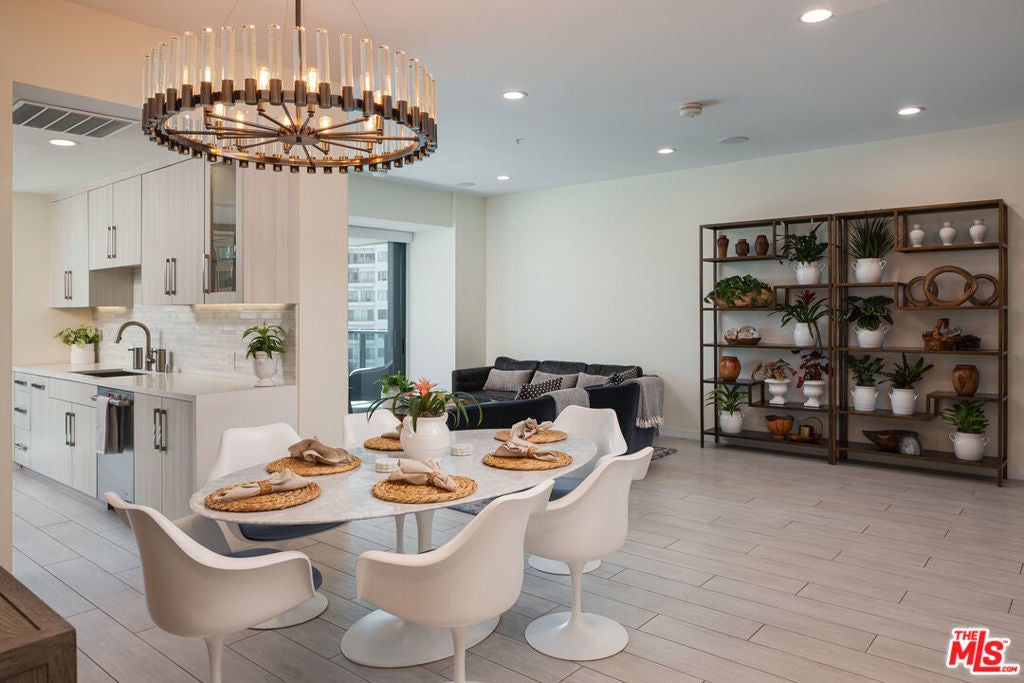 Photo of Listing #25590683