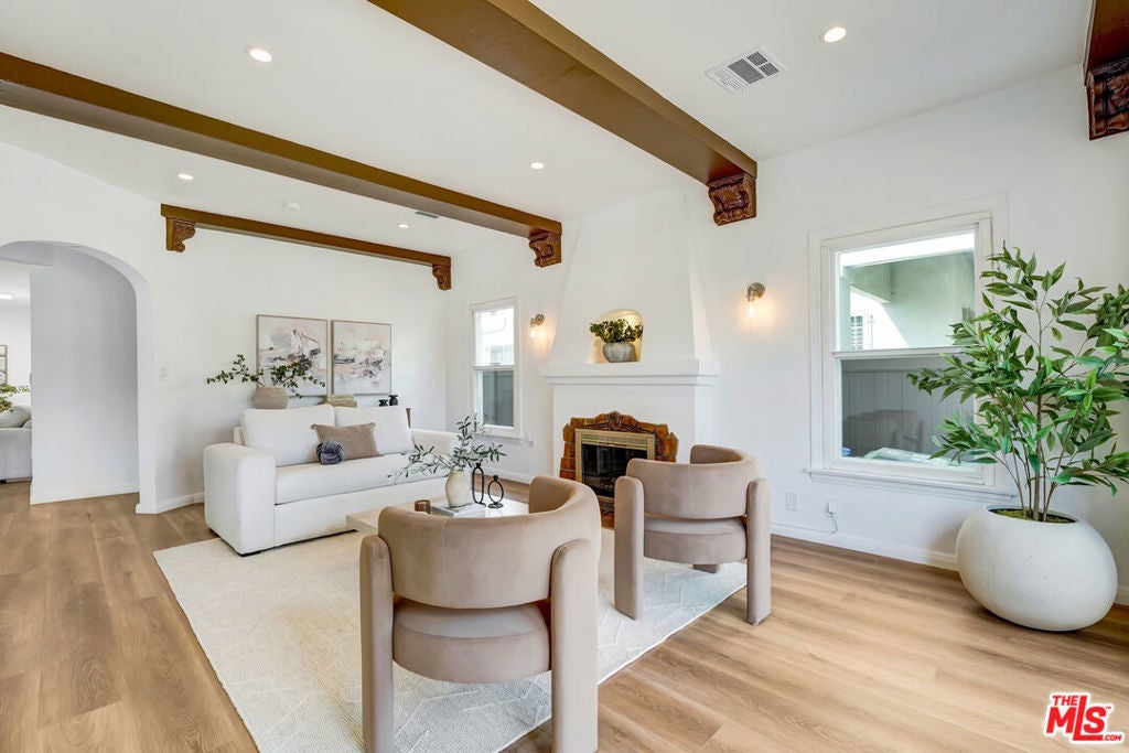 Photo of Listing #25590775