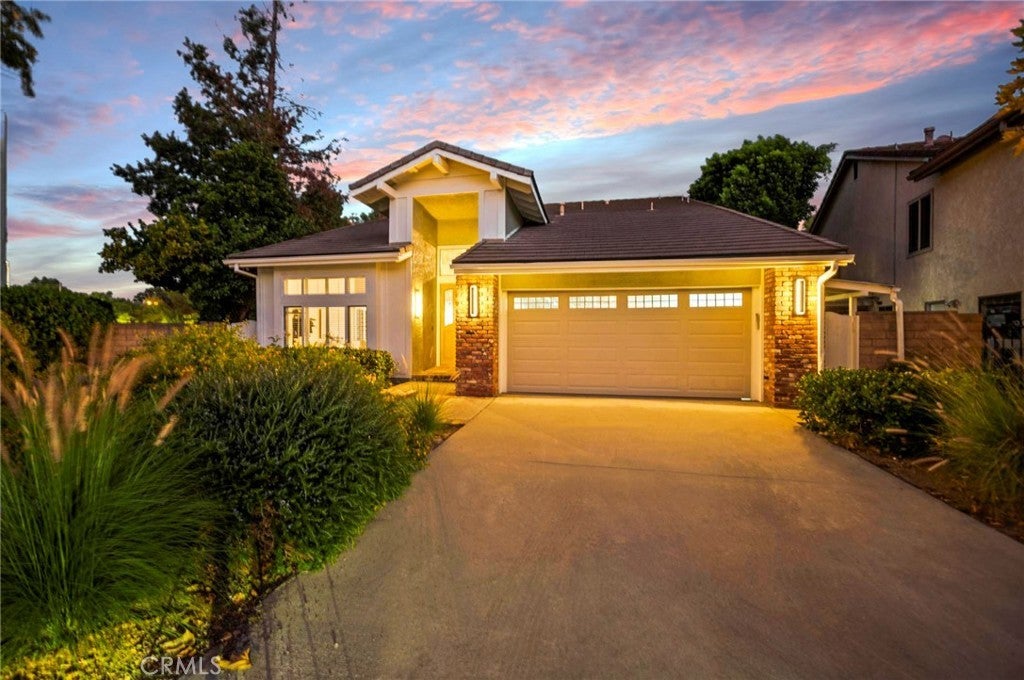 Photo of Listing #SR25215140