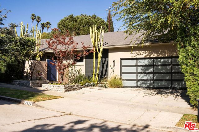 2220 Richland Avenue, Los Angeles