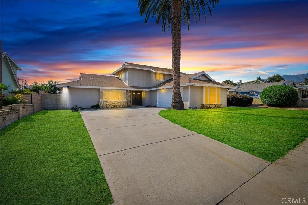 Photo of Listing #IV25215407