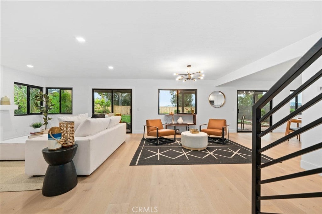 Photo of Listing #IV25215779