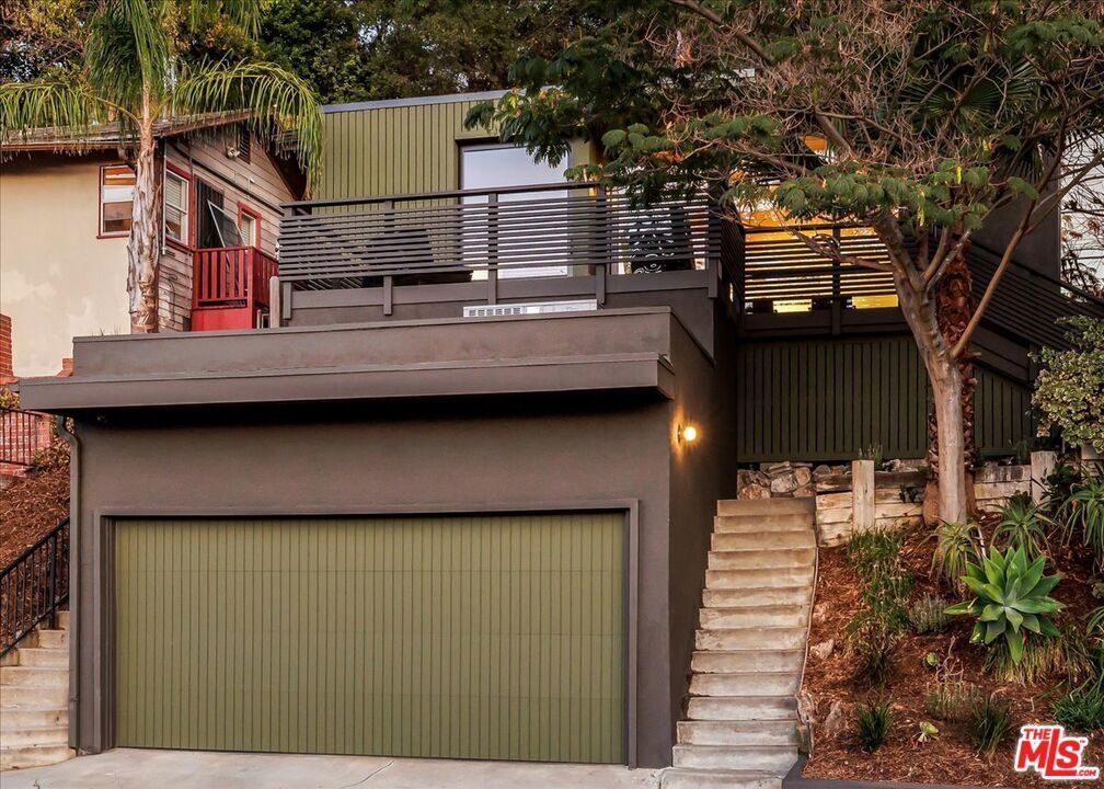 Photo of Listing #25590477