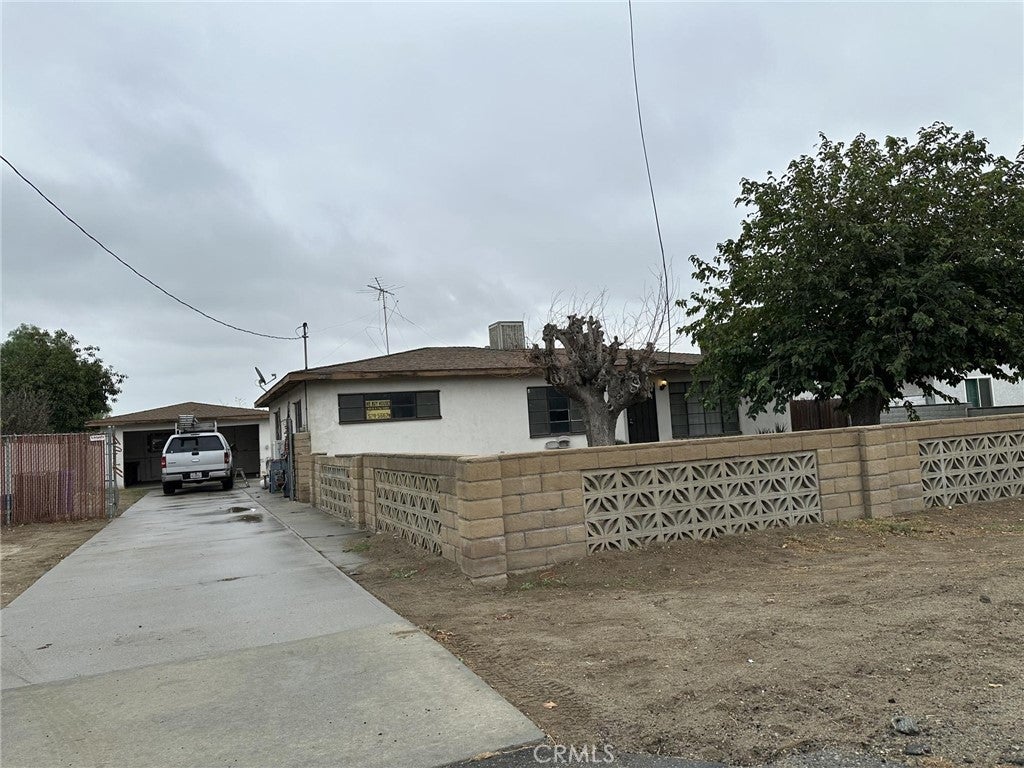 Photo of Listing #IV25215855