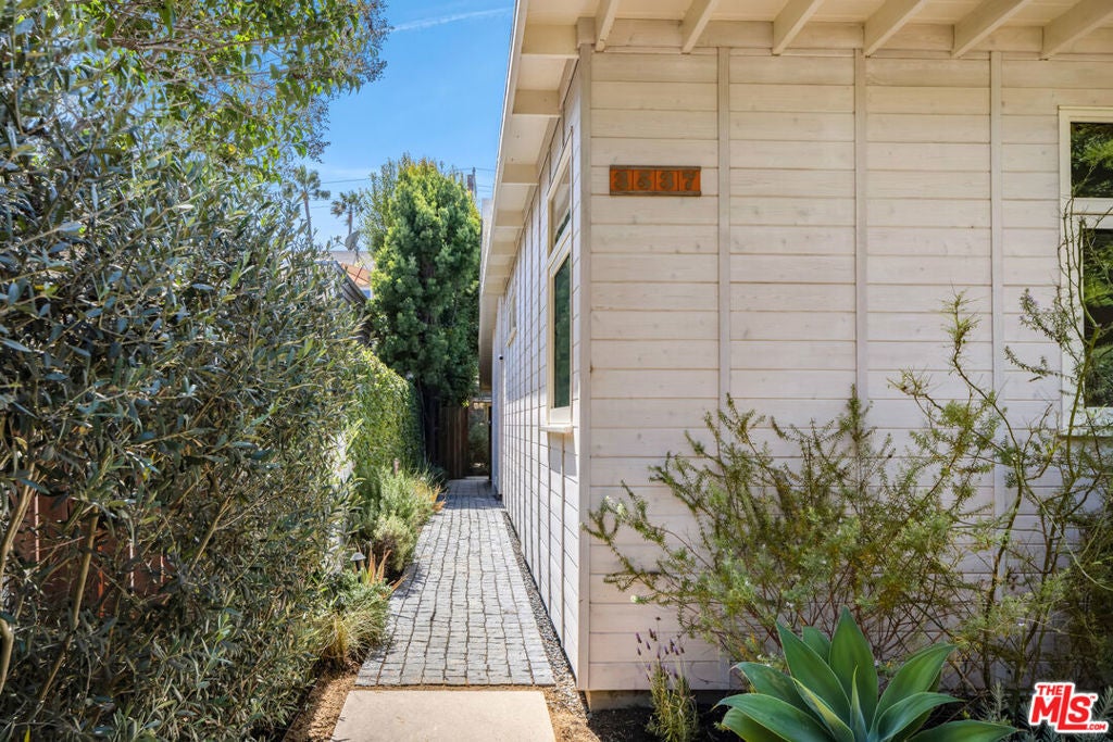 Photo of Listing #25587005