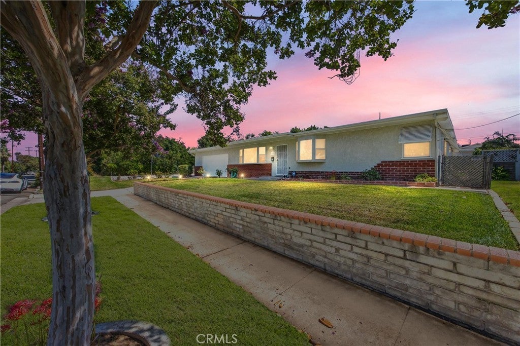 Photo of Listing #IV25216276