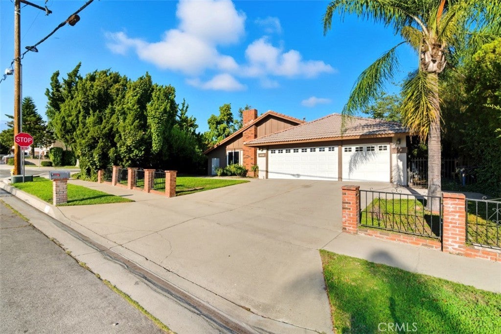 Photo of Listing #IV25216557