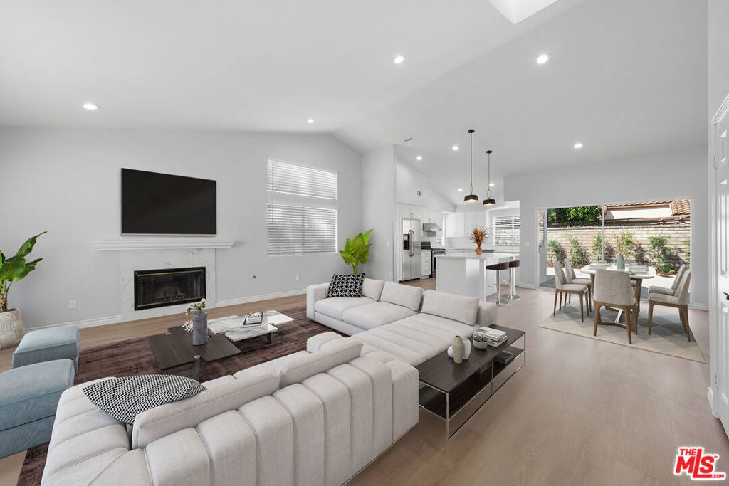 Photo of Listing #25590105