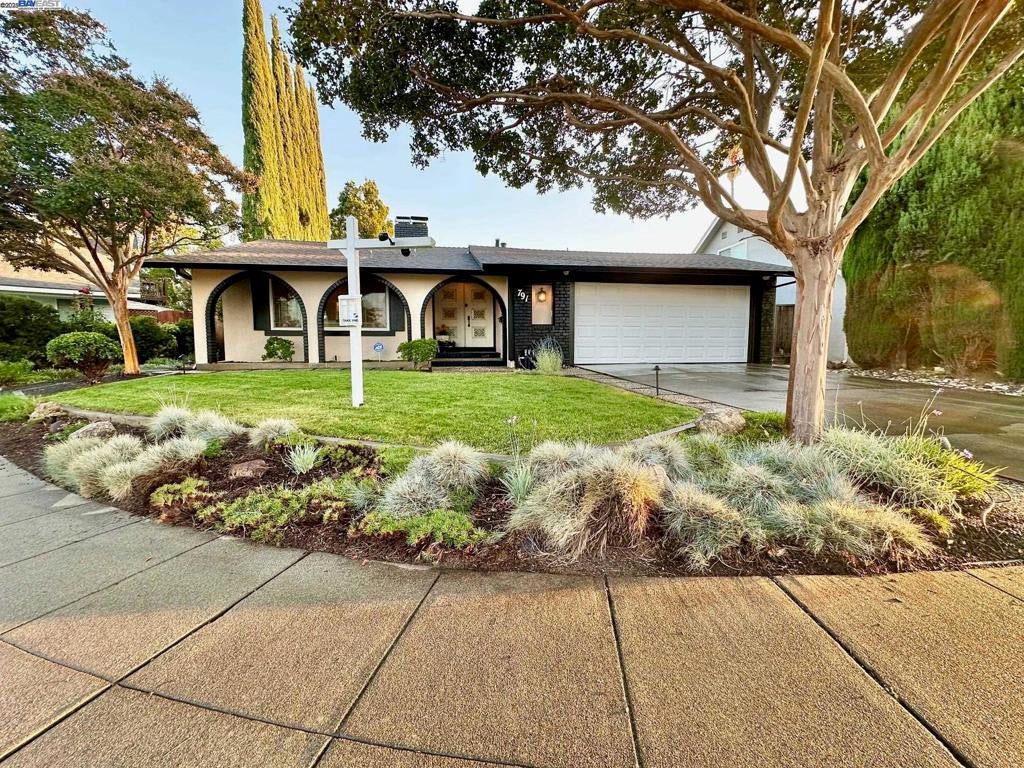 Photo of Listing #41111544