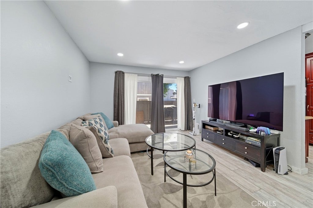 Photo of Listing #SB25200533