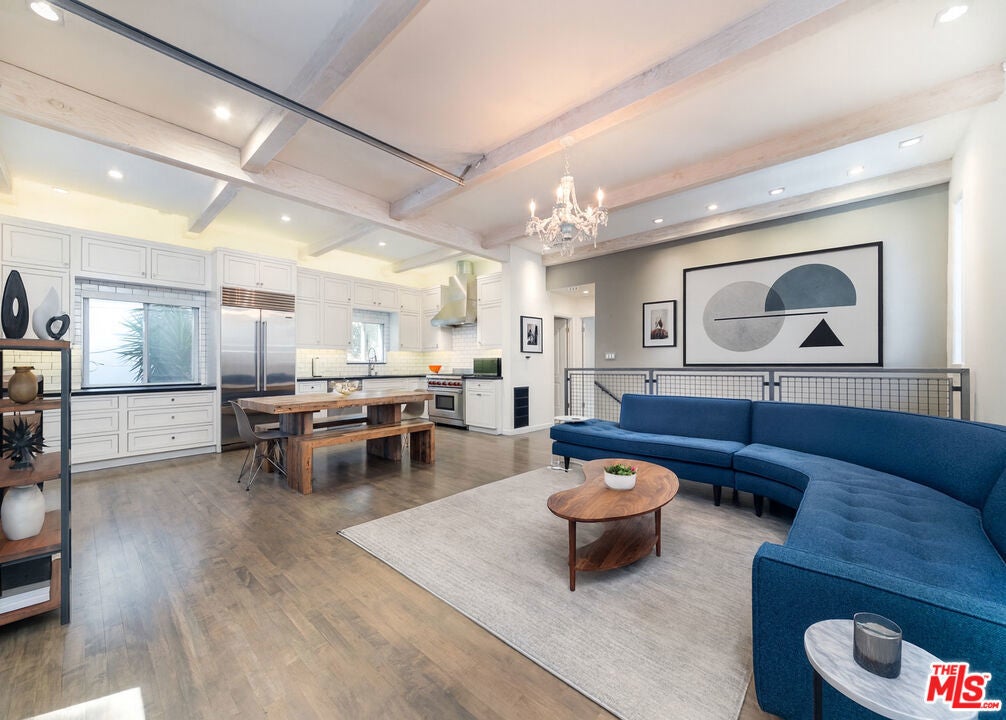 Photo of Listing #25591383