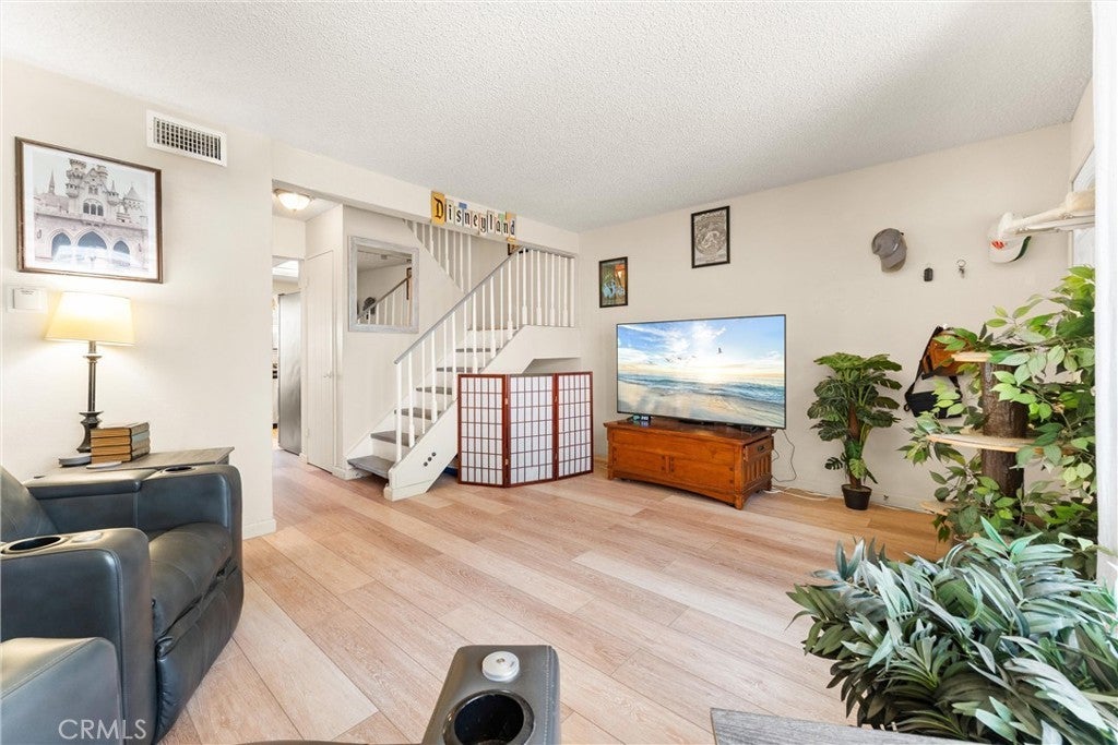 Photo of Listing #PW25216619