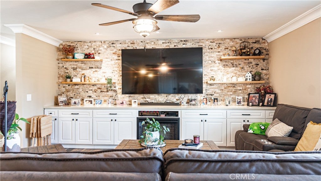 Photo of Listing #IV25216890