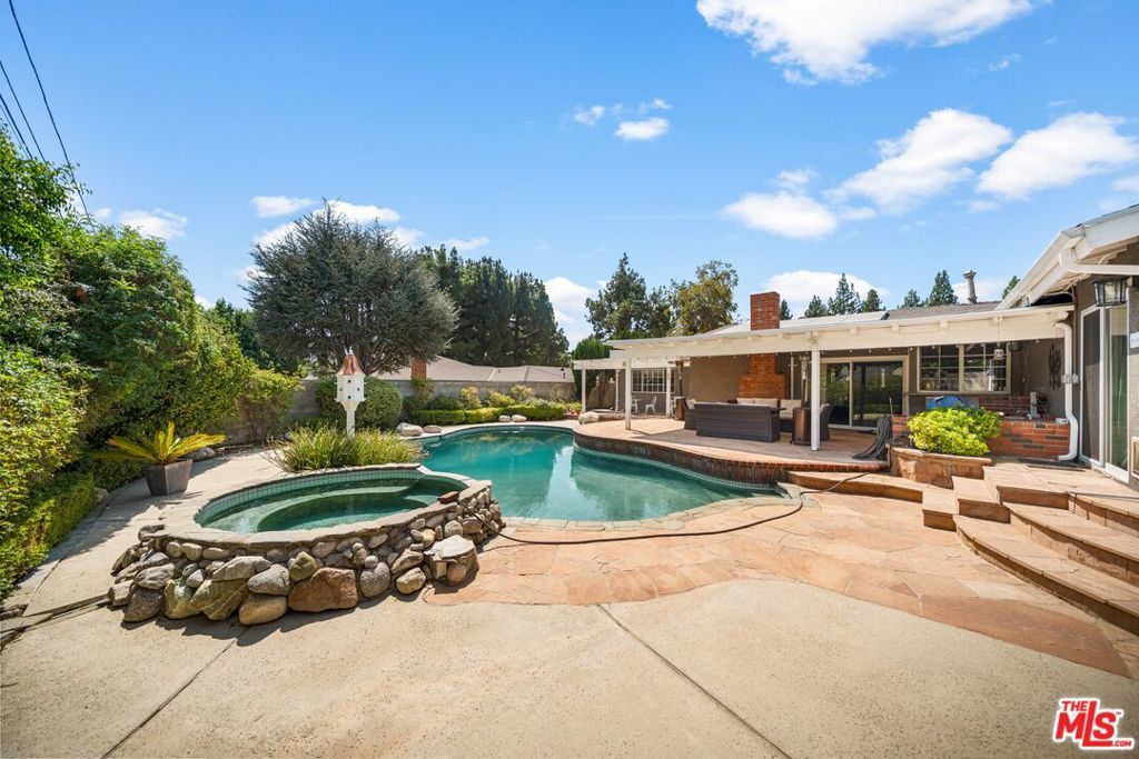 Photo of Listing #25592079