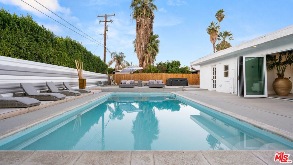 Photo of Listing #25592307