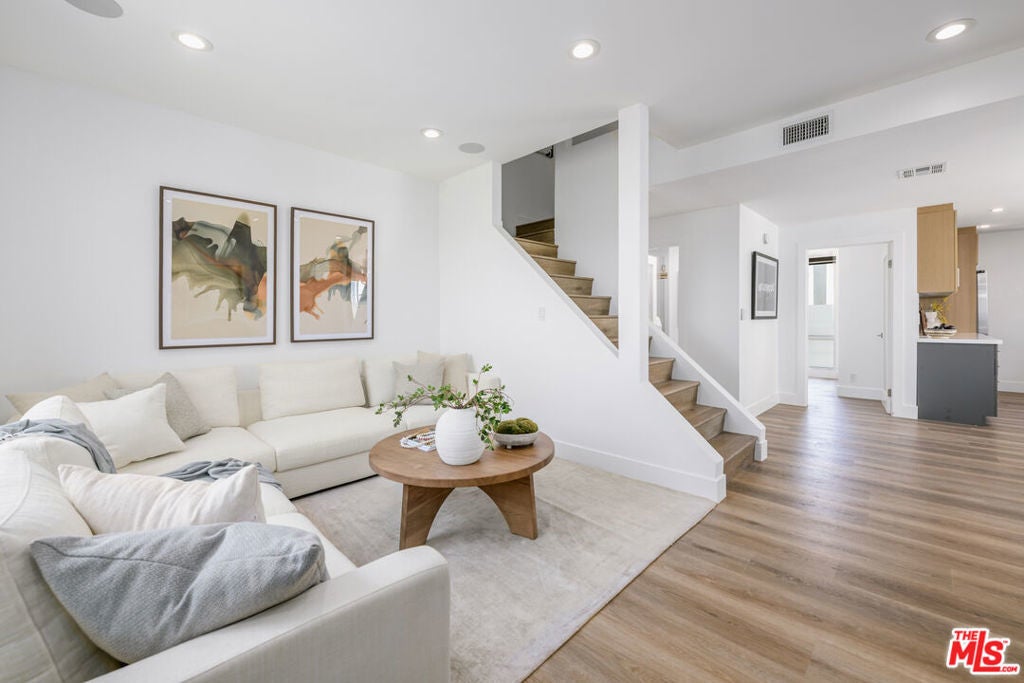 Photo of Listing #25592535