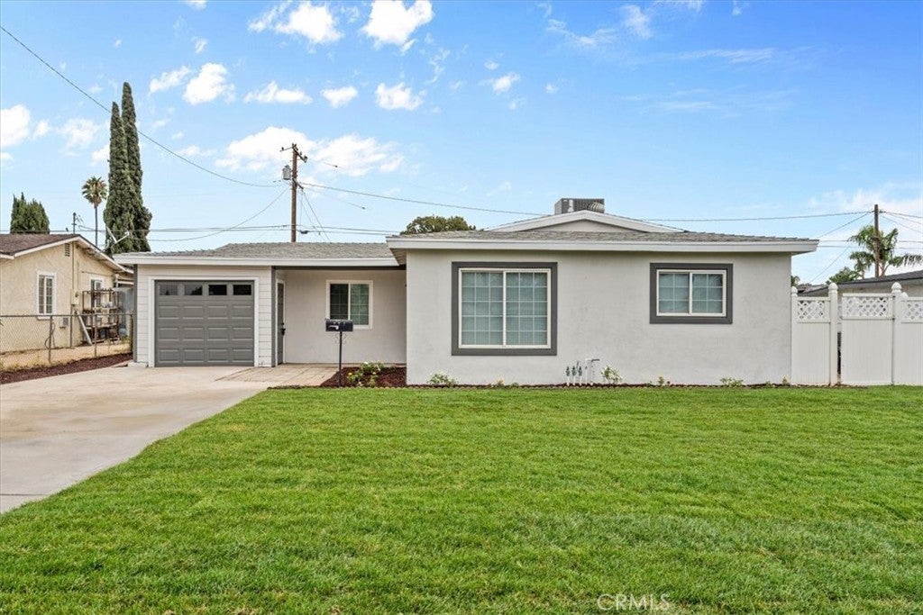 Photo of Listing #IV25217930