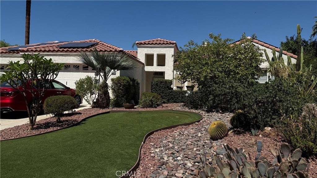 Photo of Listing #IV25218077