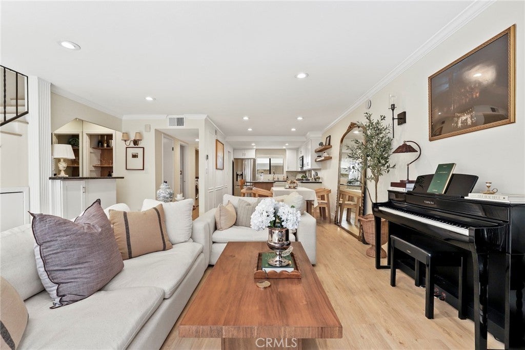 Photo of Listing #SR25203942