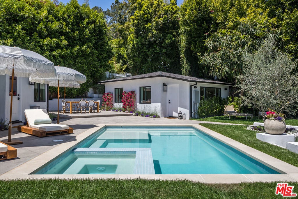 Photo of Listing #25593165