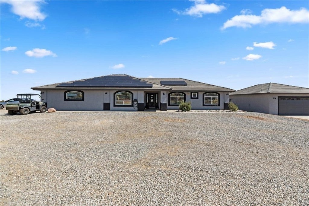 Photo of Listing #IV25218367