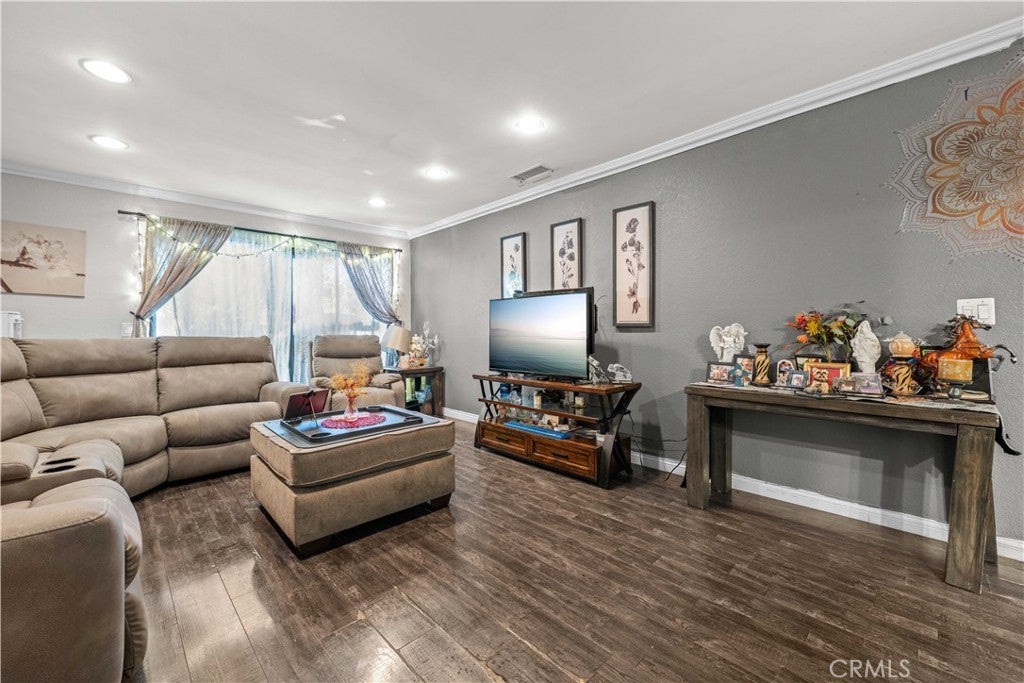 Photo of Listing #DW25217681