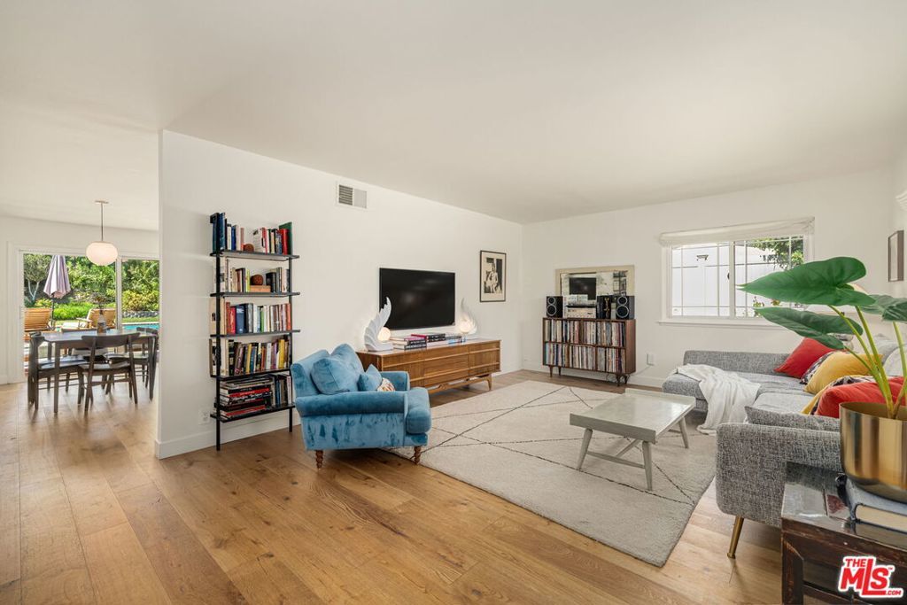 Photo of Listing #25593263