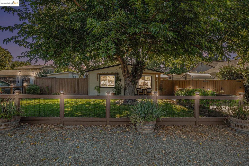 Photo of Listing #41111830