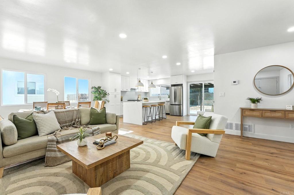 Photo of Listing #PTP2507120