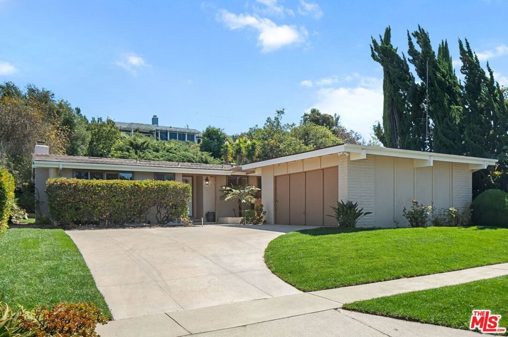 Photo of Listing #25593945