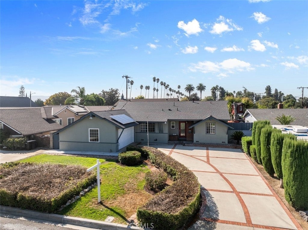 Photo of Listing #IV25171318