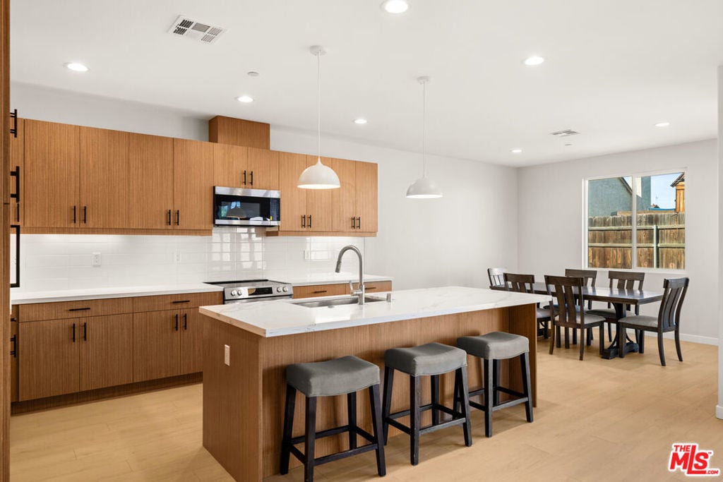 Photo of Listing #25593759