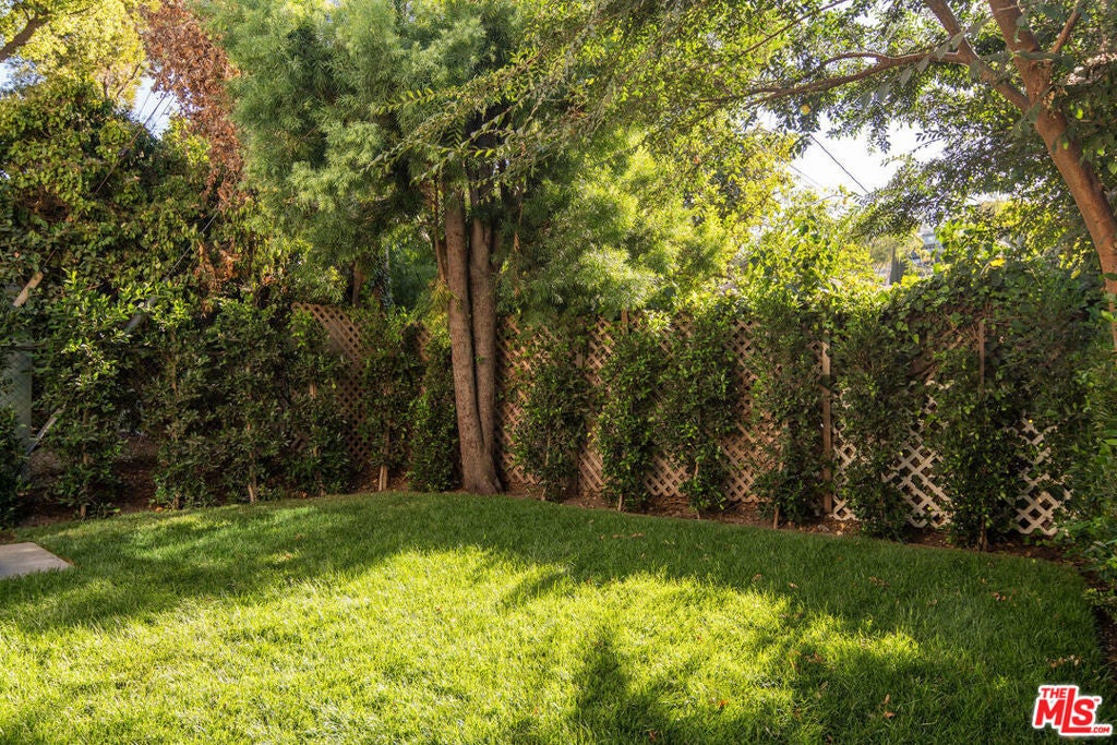 Photo of Listing #25592493