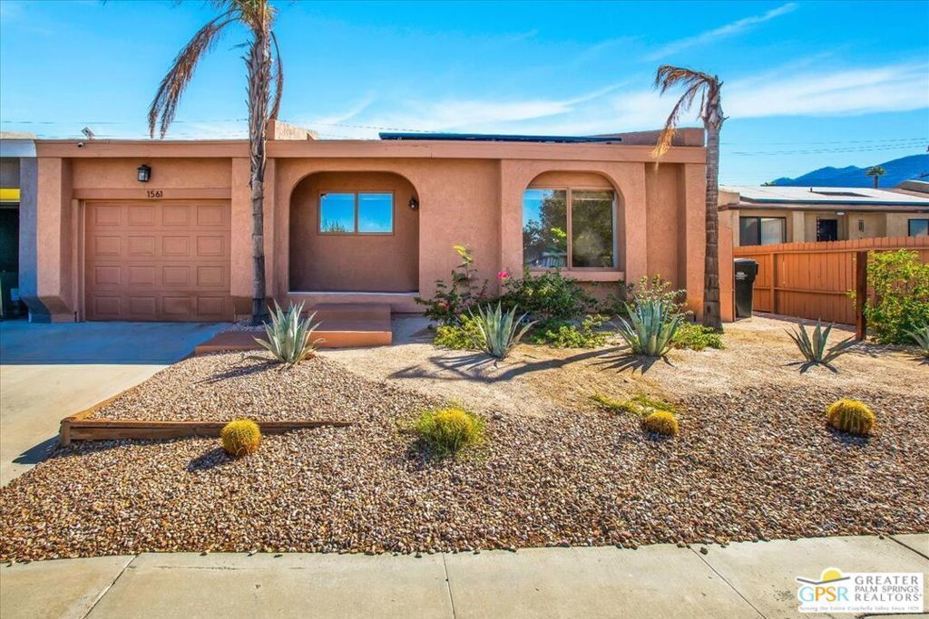 1561 E Twin Star Road, Palm Springs