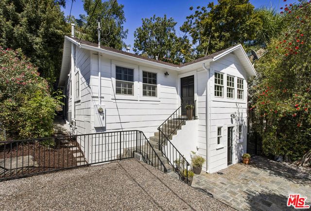 3831 Fernwood Avenue, Los Angeles