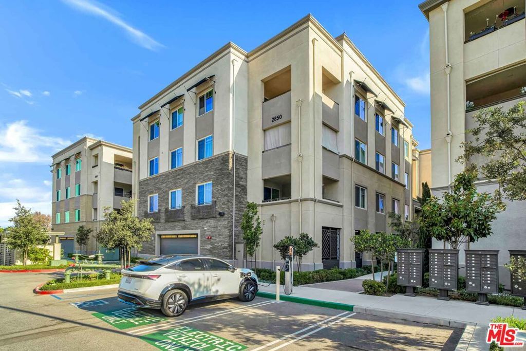 Photo of Listing #25594453