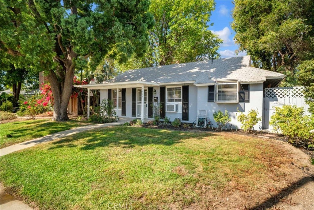 Photo of Listing #SR25220627