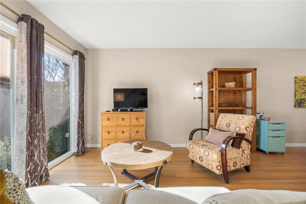 Photo of Listing #SR25220377