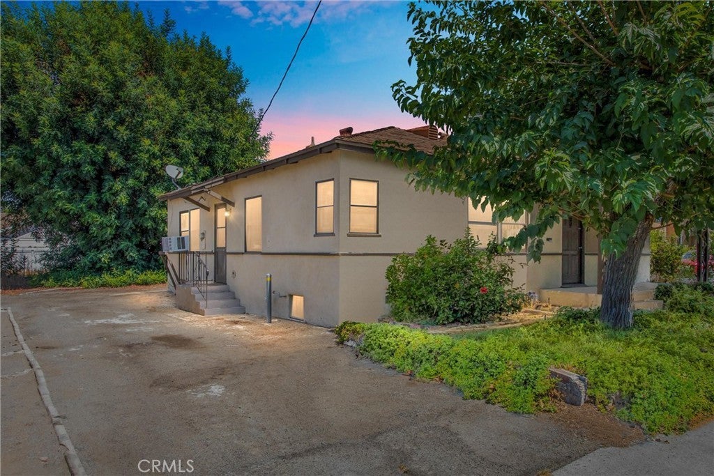 Photo of Listing #IV25219899