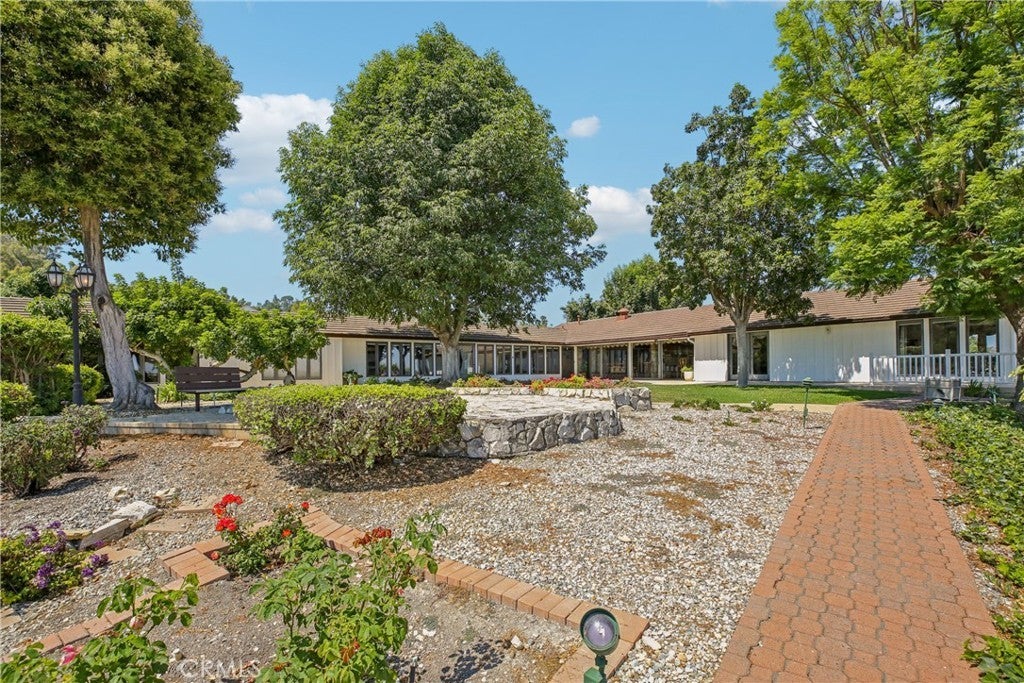 Photo of Listing #SB25221021