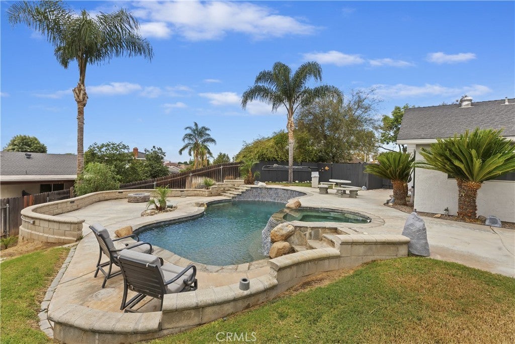 Photo of Listing #IV25220270