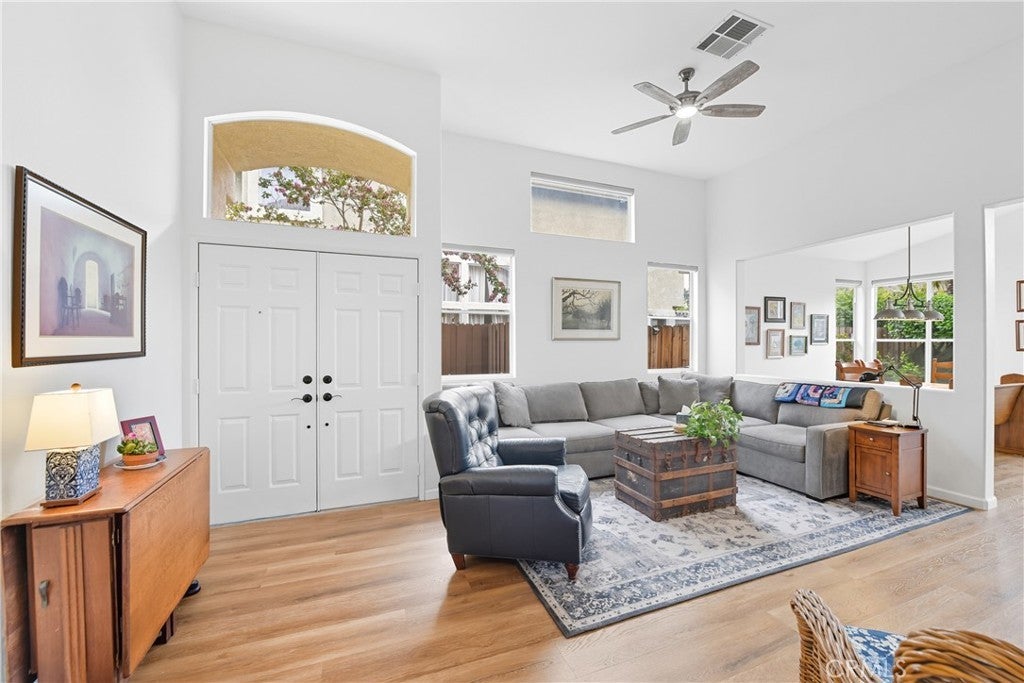 Photo of Listing #SR25220340